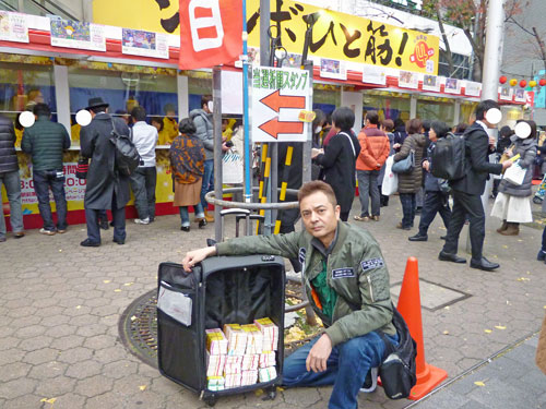 大安に大阪駅前第４ビル特設売場で2018年末ジャンボ宝くじ購入代行サービス風景